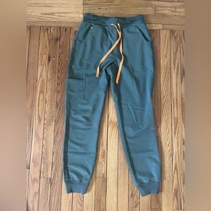 Moss Figs high waisted Zamora joggers and caterina one pocket top